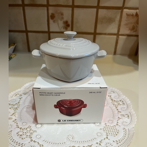 Le Creuset Other - Le Creuset ❤️ Petite Heart Casserole 🆕